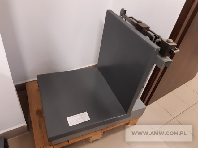 Wyposażenie i sprzęt kuchenny - pakiet zawierający 16 poz. asort. (wg oddzielnego wykazu), w tym m.in.: krajalnica pieczywa, schładzarka szokowa, pakowarka próżniowa itp. 